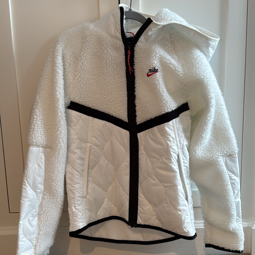 (NEW WITH TAGS) Men’s Nike Sportswear Heritage Jacket - SM
